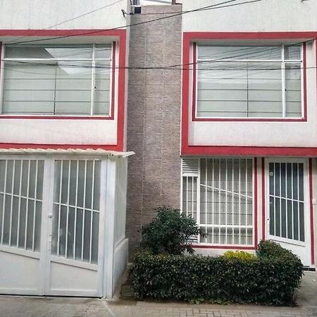 Alojamiento "Como En Casa" Cerca Al Aeropuerto!! Bogotá Kültér fotó